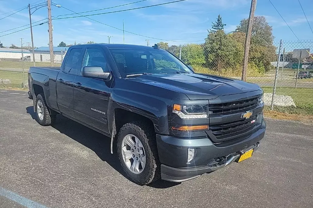 2018 Chevrolet Silverado 1500 LT2 photo 1