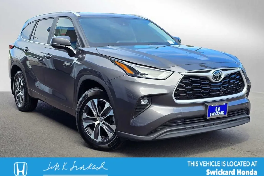 2023 Toyota Highlander XLE photo 1