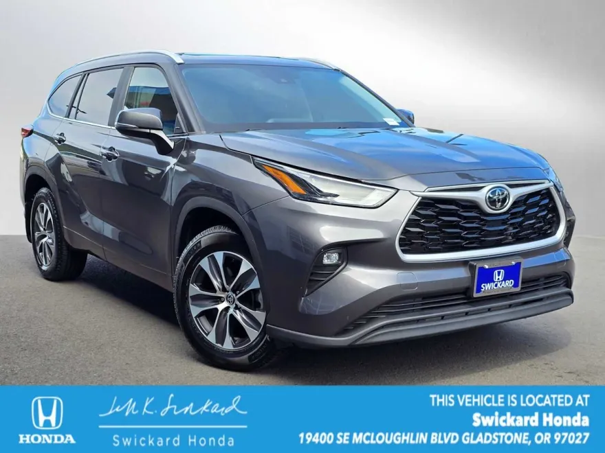 2023 Toyota Highlander XLE photo 1
