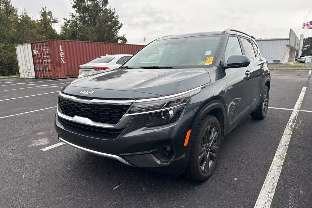 2023 Kia Seltos S Nightfall Edition photo 1