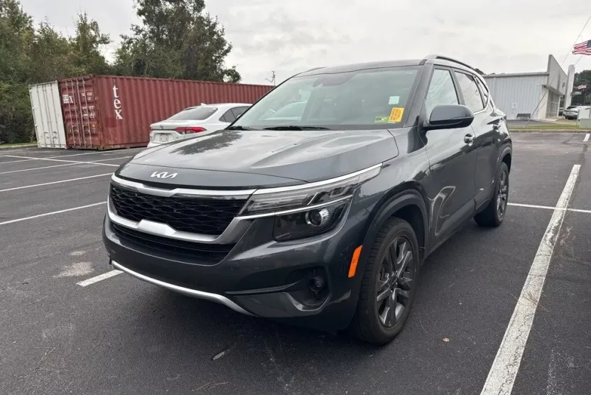 2023 Kia Seltos S Nightfall Edition photo 1