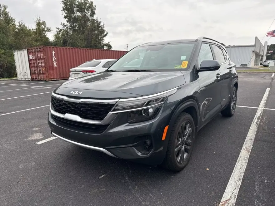 2023 Kia Seltos S Nightfall Edition photo 1