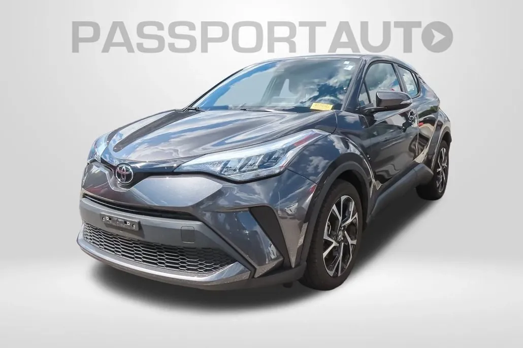 2022 Toyota C-HR XLE photo 1