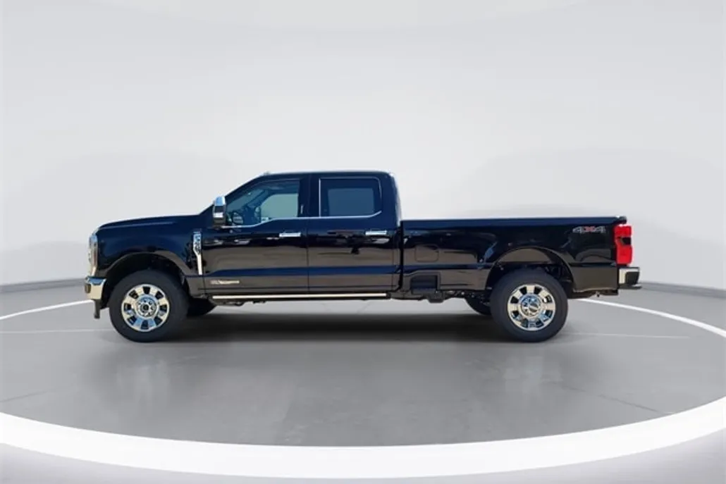 2026 Ford F-350 Lariat photo 1