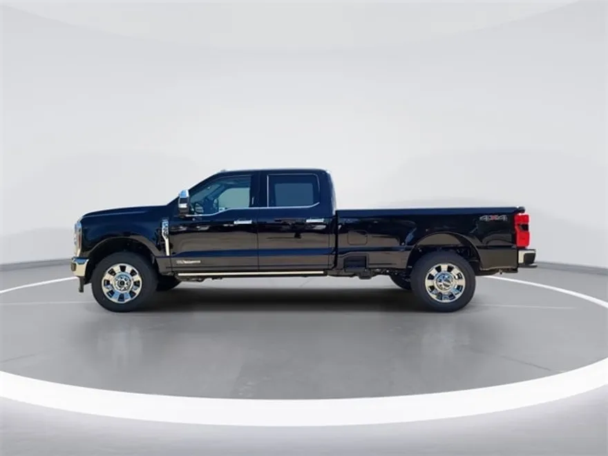 2026 Ford F-350 Lariat photo 1