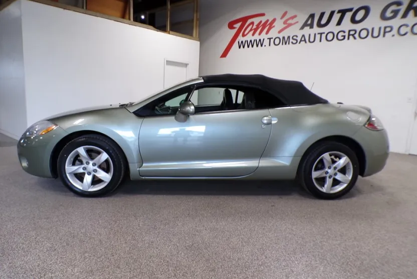 2008 Mitsubishi Eclipse GS photo 1