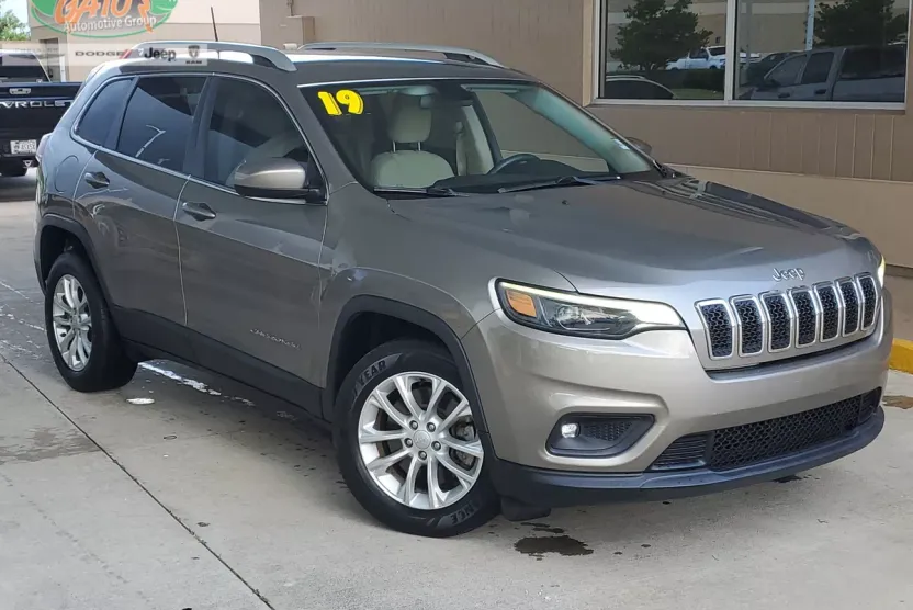 2019 Jeep Cherokee Latitude photo 1