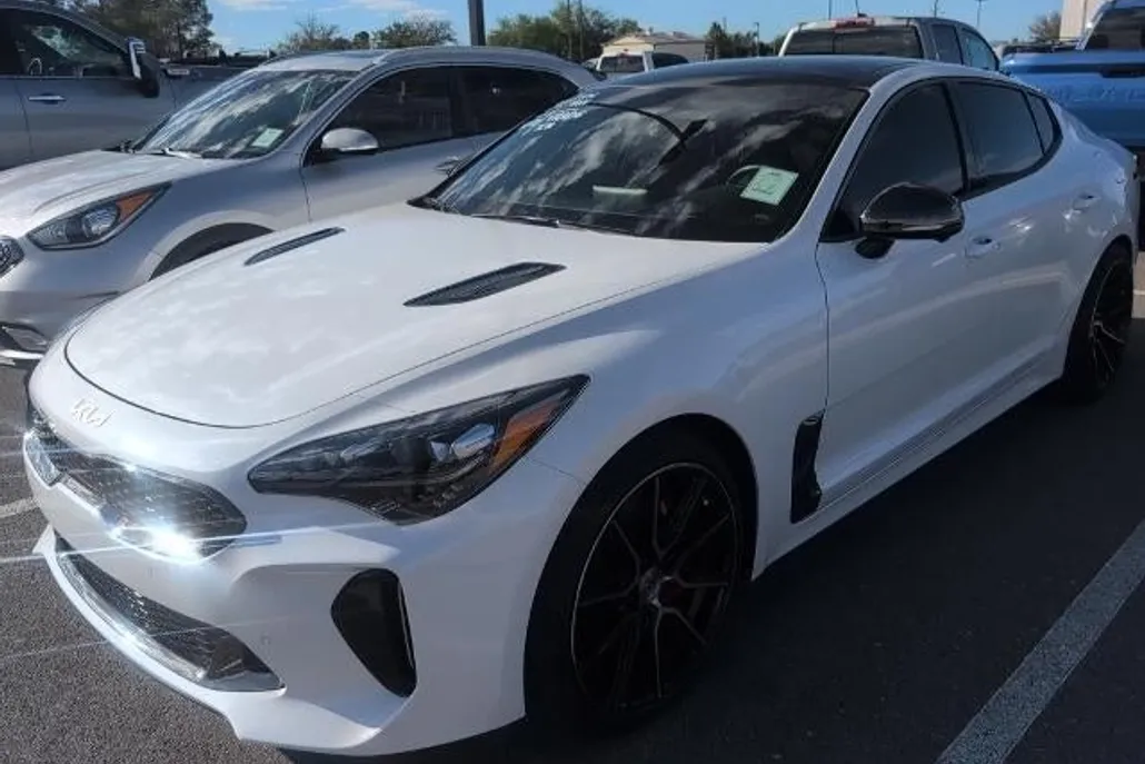 2023 Kia Stinger GT2 photo 1