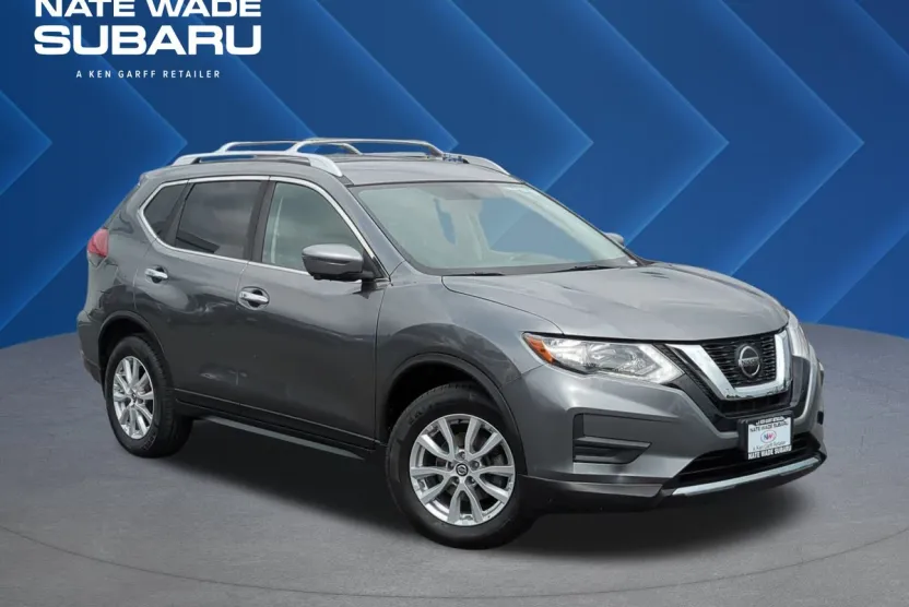 2018 Nissan Rogue SV photo 1
