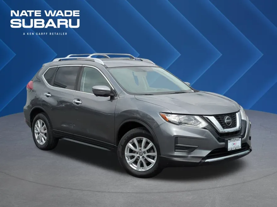 2018 Nissan Rogue SV photo 1