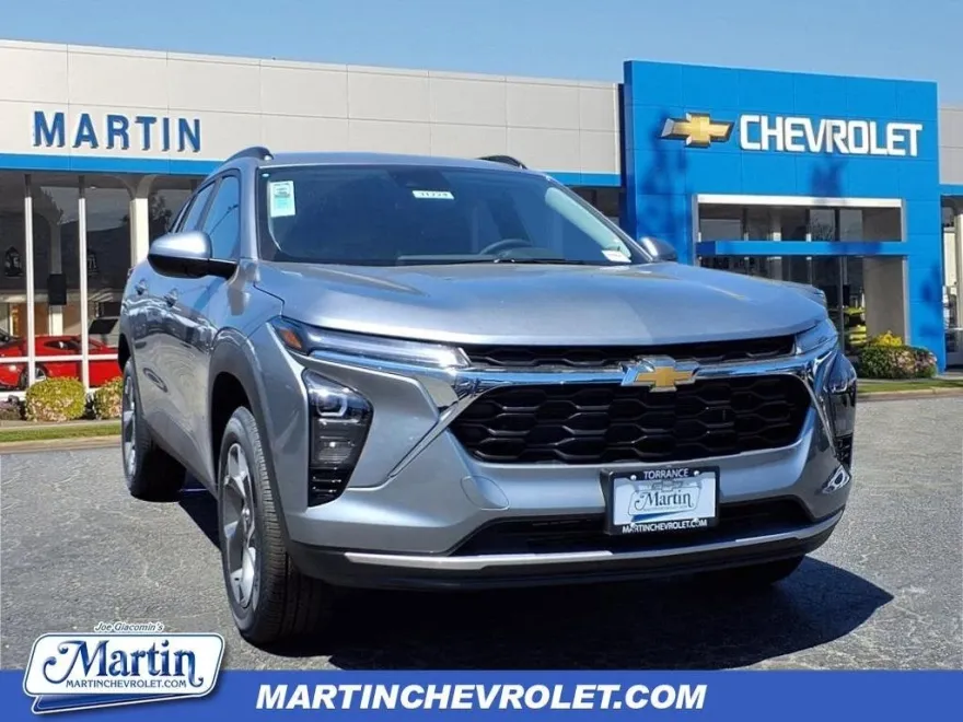 2025 Chevrolet Trax LT photo 1