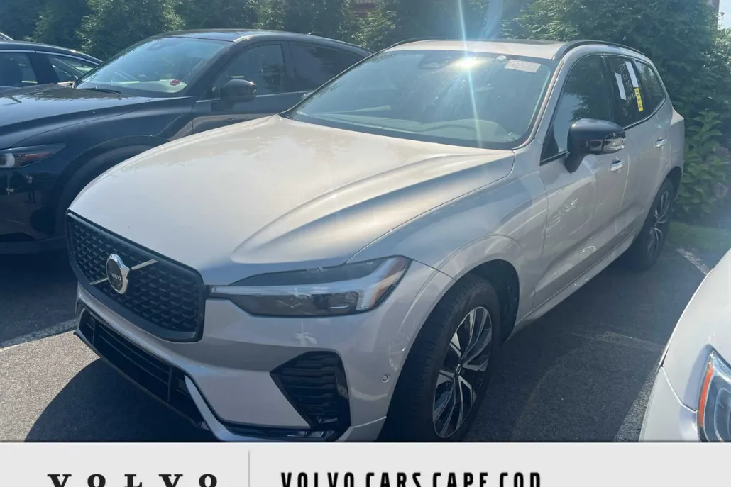 2025 Volvo XC60 B5 Plus photo 1