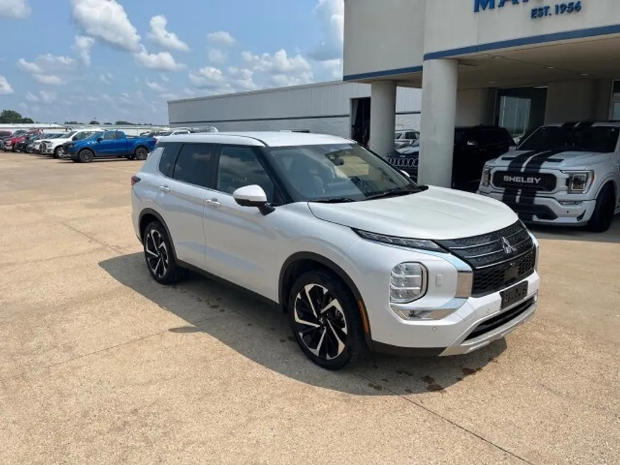 2022 Mitsubishi Outlander SE photo 1