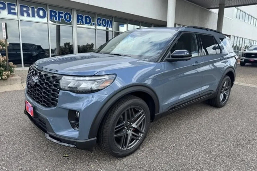 2025 Ford Explorer ST-Line photo 1