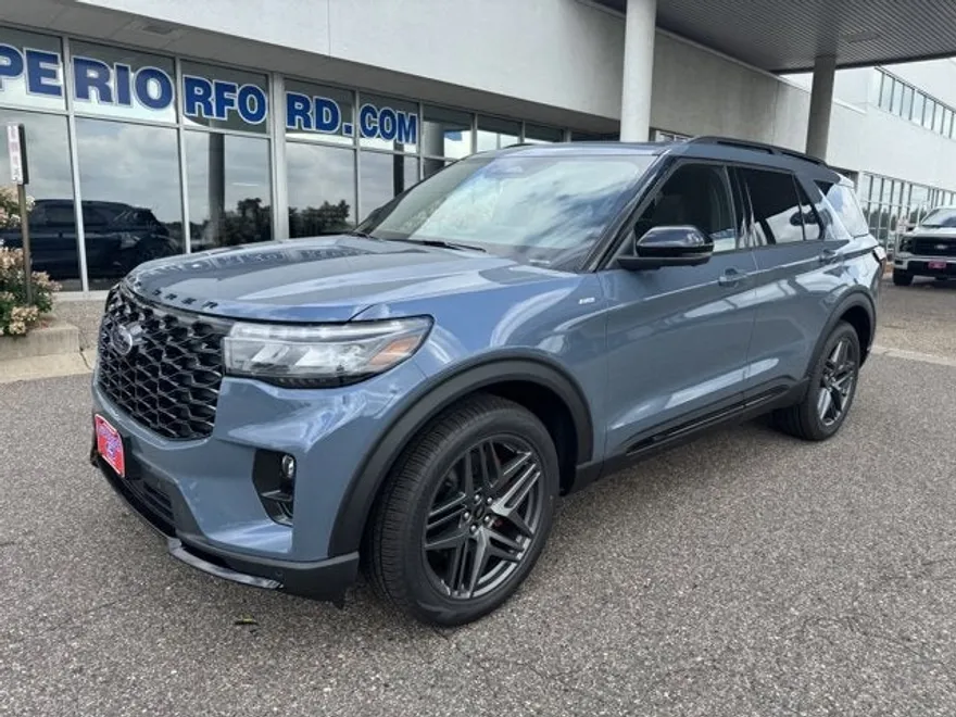 2025 Ford Explorer ST-Line photo 1