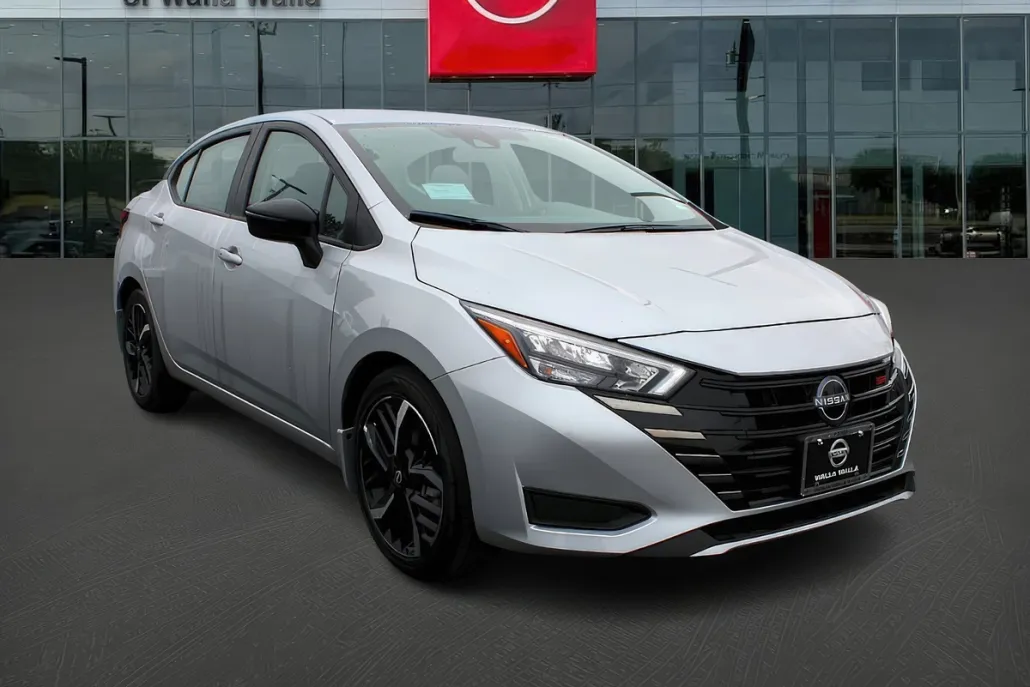 2025 Nissan Versa SR photo 1