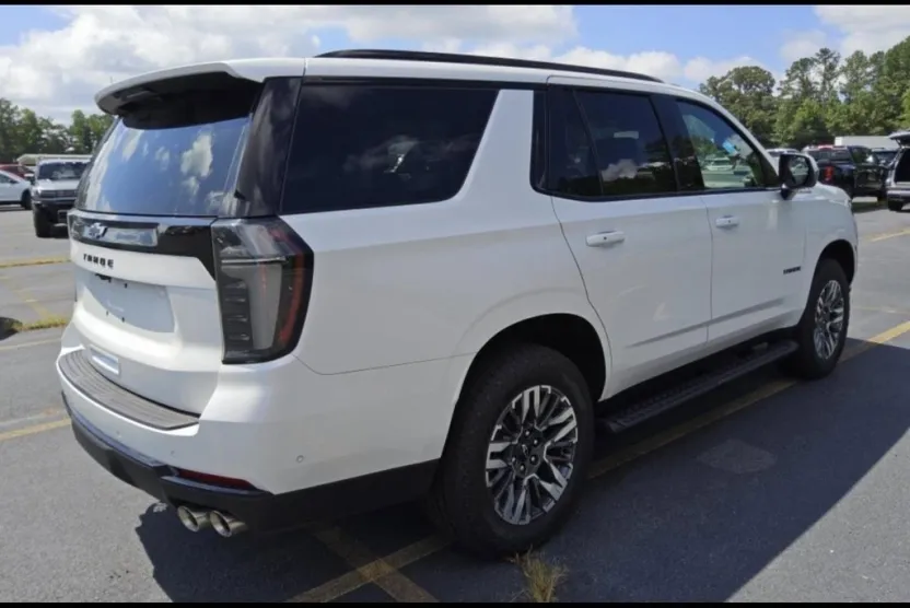 2025 Chevrolet Tahoe Z71 photo 1