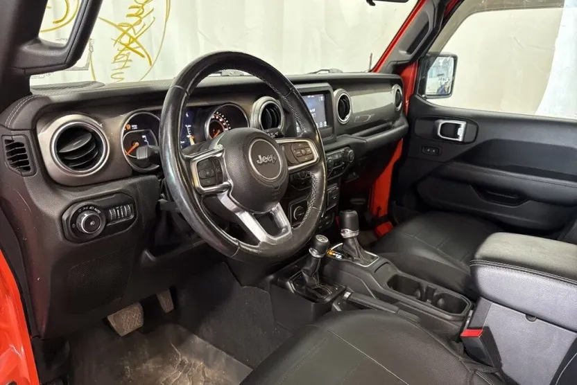 2019 Jeep Wrangler Unlimited Sahara photo 1