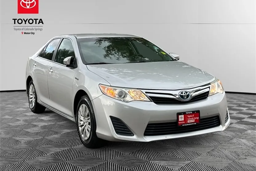 2014 Toyota Camry Hybrid LE photo 1