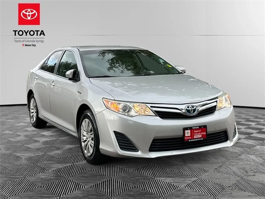 2014 Toyota Camry Hybrid LE photo 1