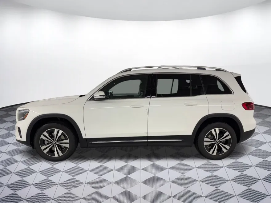 2026 Mercedes Benz GLB 250 photo 1