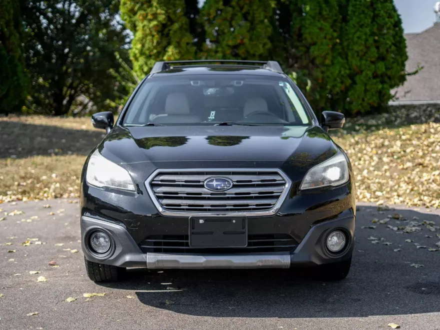 2017 Subaru Outback 2.5i Limited photo 1