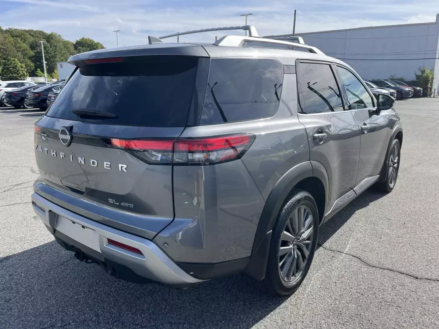 2024 Nissan Pathfinder SL photo 1