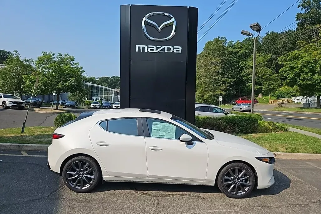 2025 Mazda Mazda3 2.5 s Preferred photo 1