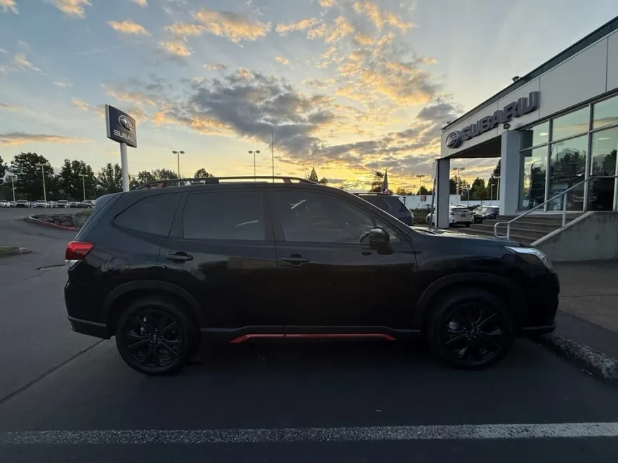 2022 Subaru Forester Sport photo 1
