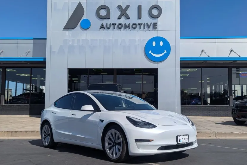 2022 Tesla Model 3 Long Range photo 1