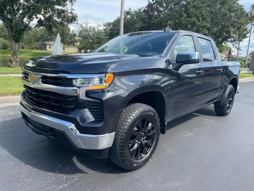 2023 Chevrolet Silverado 1500 LT photo 1