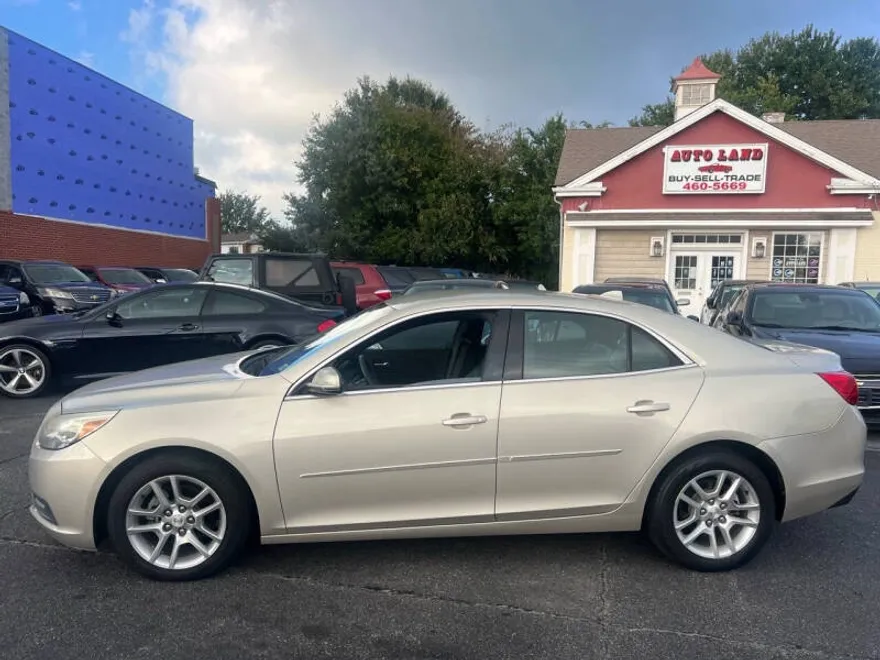 2013 Chevrolet Malibu 1LT photo 1