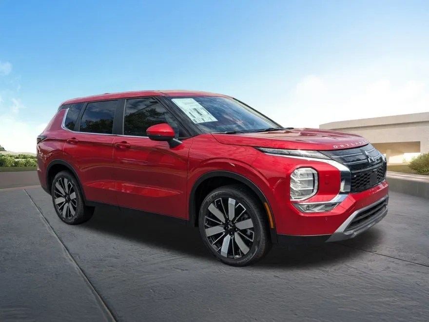 2025 Mitsubishi Outlander SE photo 1