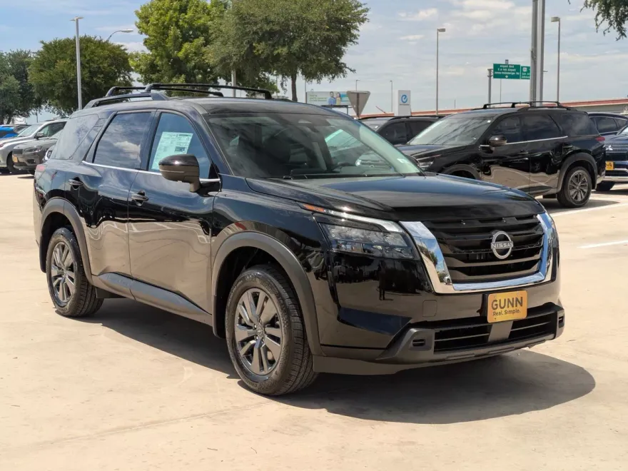 2025 Nissan Pathfinder SV photo 1