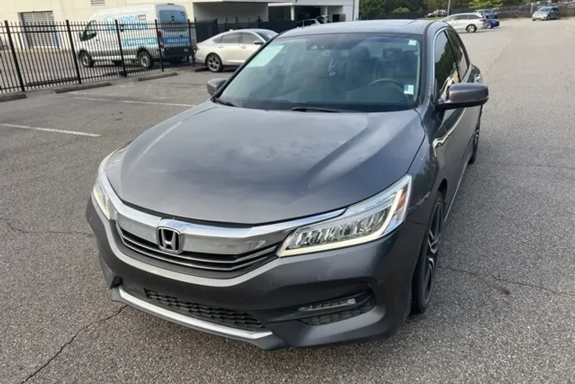 2016 Honda Accord Touring photo 1