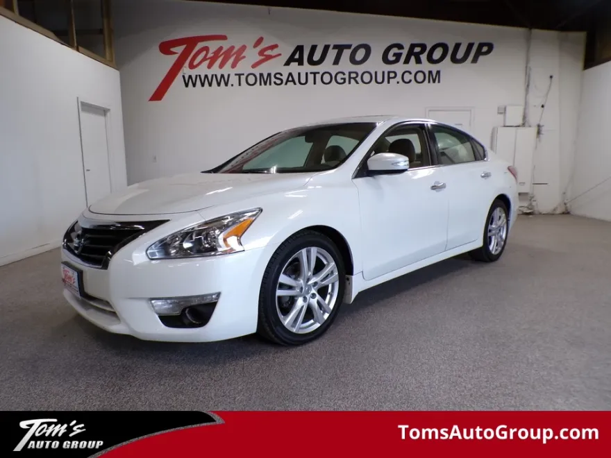 2013 Nissan Altima 3.5 SV photo 1