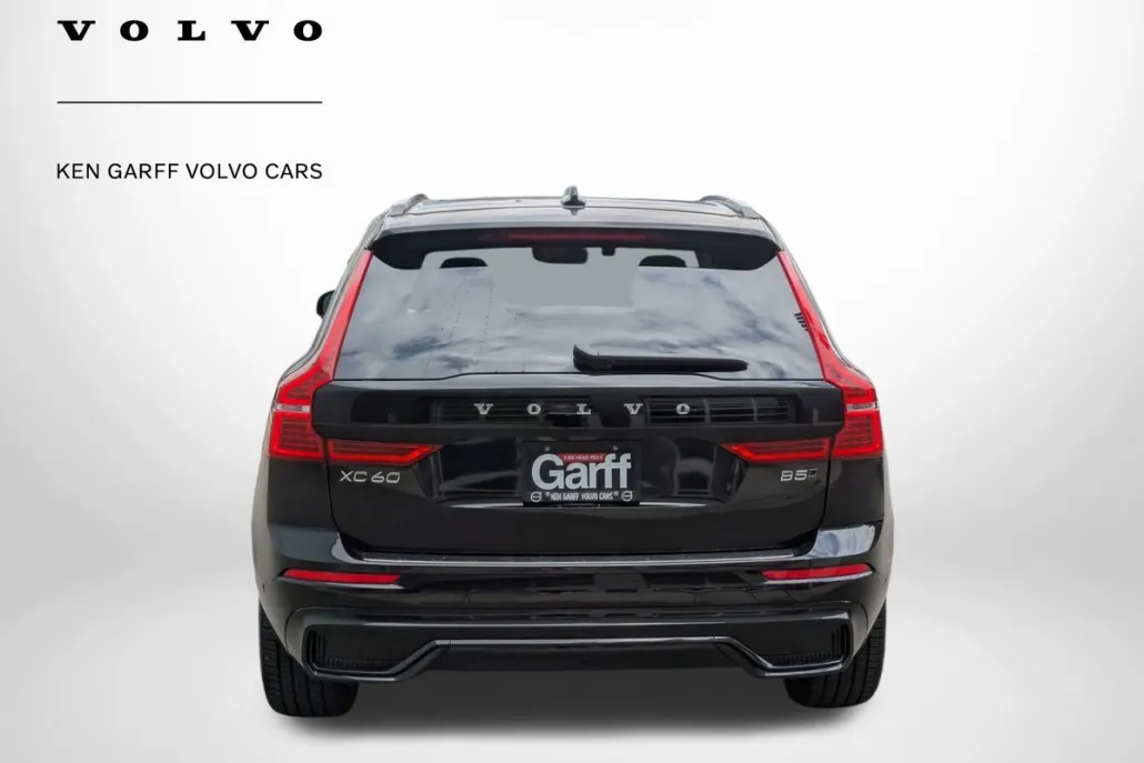 2025 Volvo XC60 photo 1