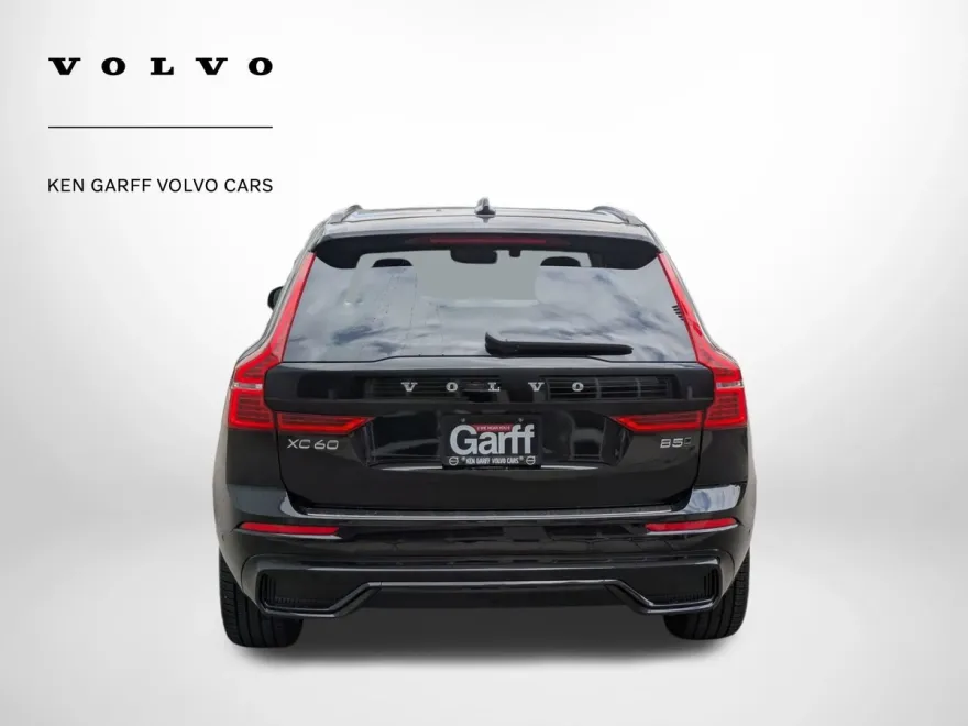 2025 Volvo XC60 photo 1