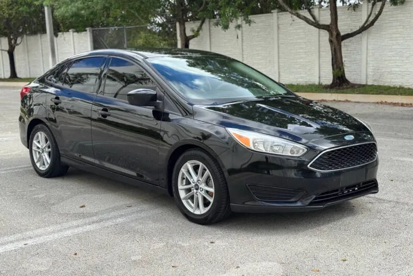 2018 Ford Focus SE photo 1