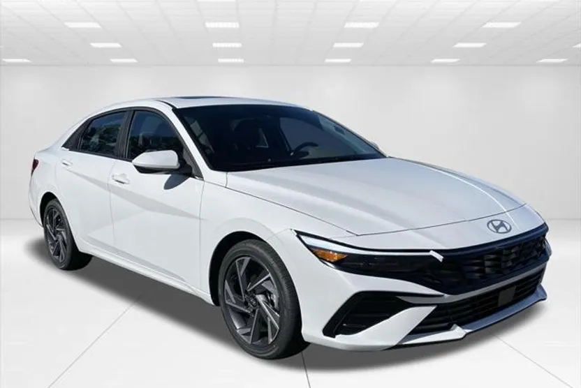 2025 Hyundai Elantra SEL Convenience photo 1