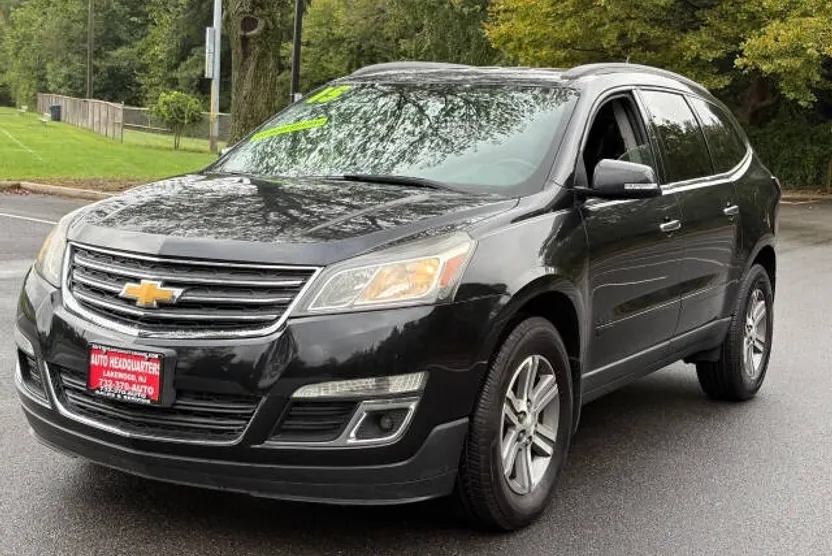 2015 Chevrolet Traverse 2LT photo 1