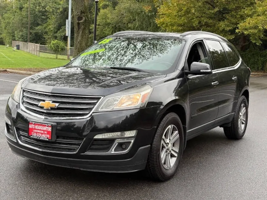 2015 Chevrolet Traverse 2LT photo 1