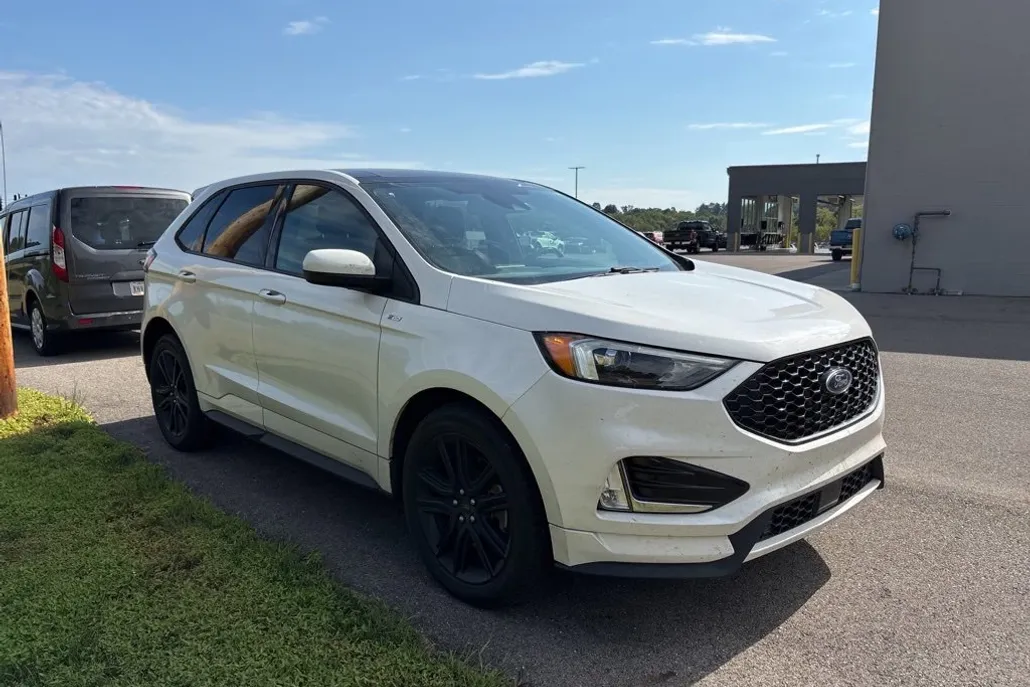 2021 Ford Edge ST photo 1