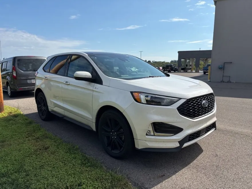 2021 Ford Edge ST photo 1