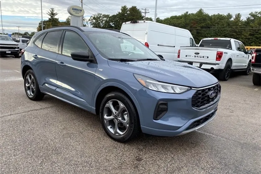 2024 Ford Escape ST-Line photo 1