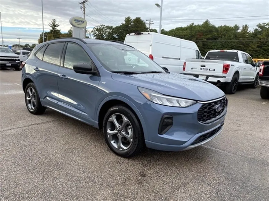 2024 Ford Escape ST-Line photo 1