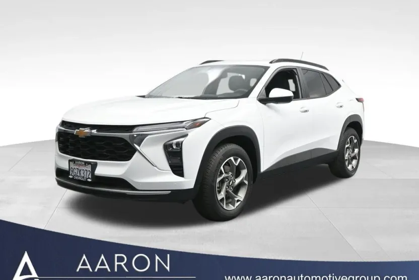 2024 Chevrolet Trax LT photo 1