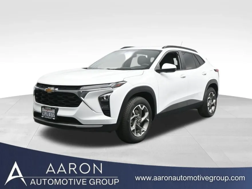 2024 Chevrolet Trax LT photo 1