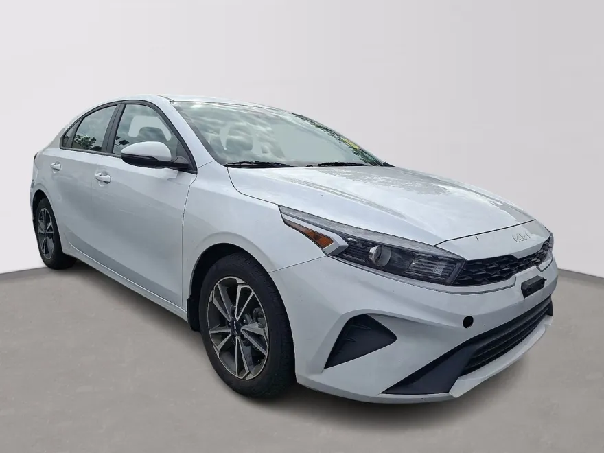 2023 Kia Forte LXS photo 1