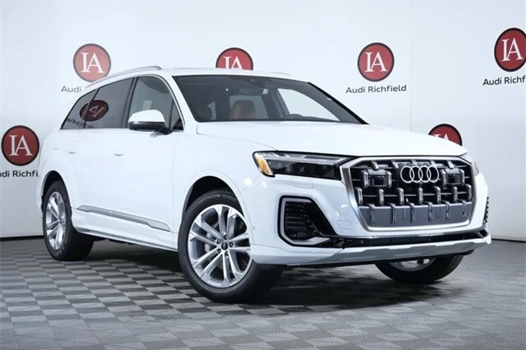 2025 Audi Q7 55 Premium photo 1